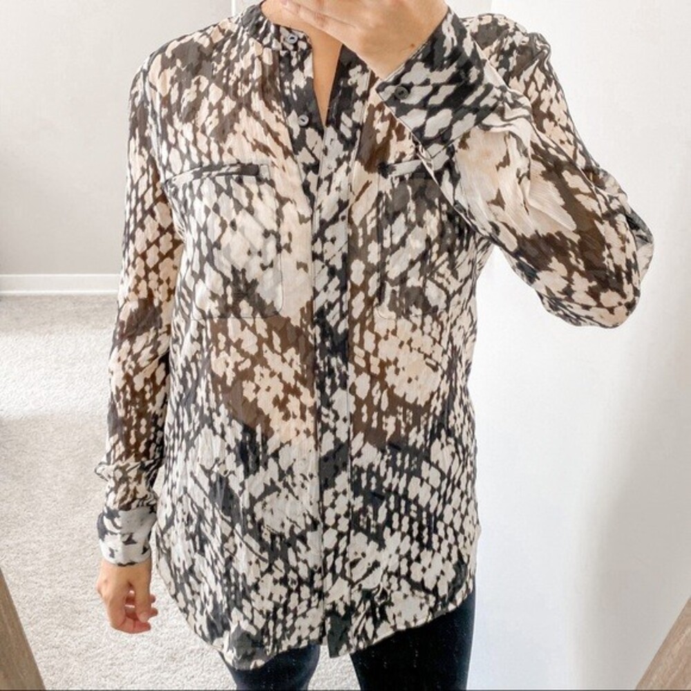 Vince Silk Button Down Blouse Abstract Print Top Cream Black Size 4 Basketweave